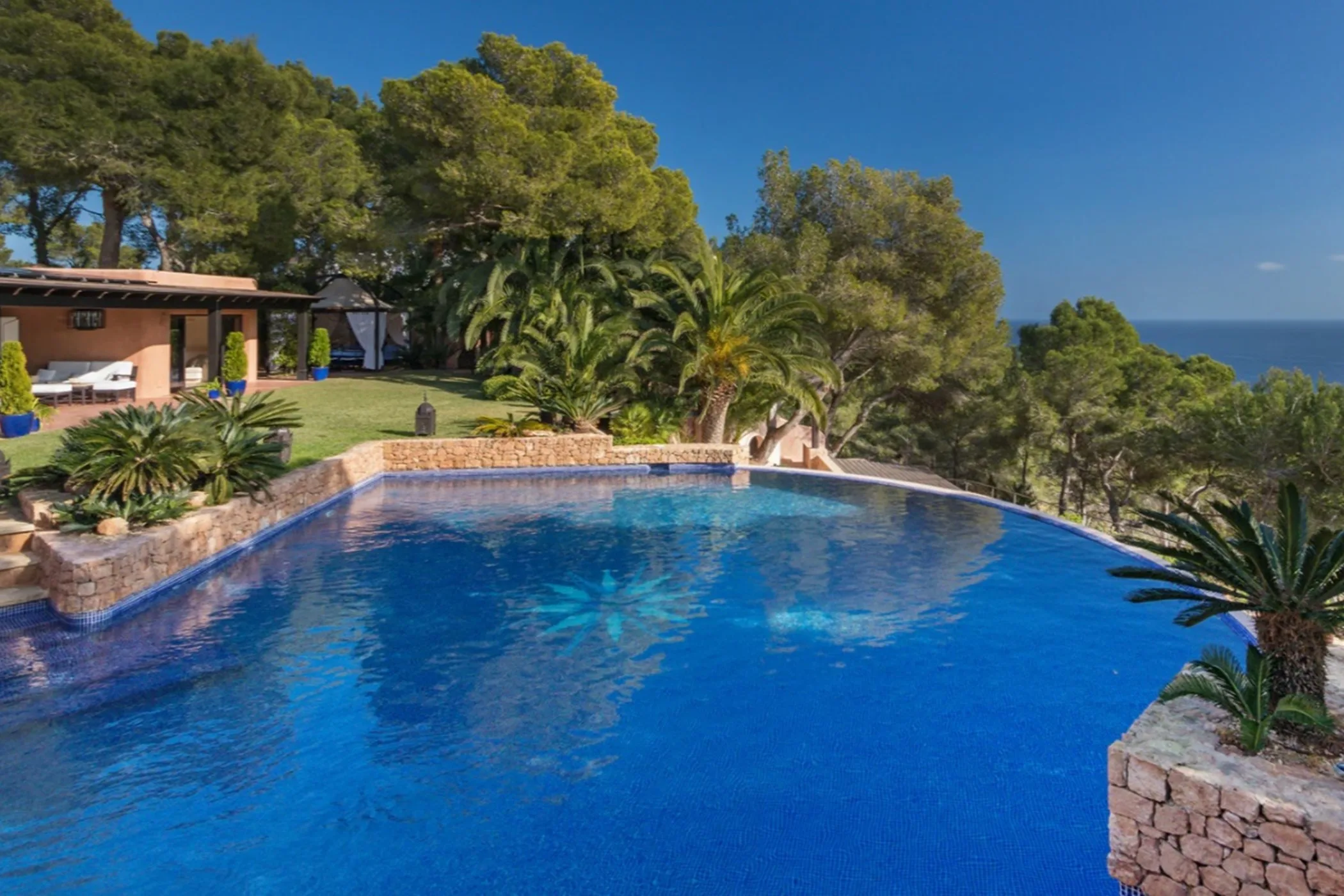 Villa Tuscany — roca-llisa