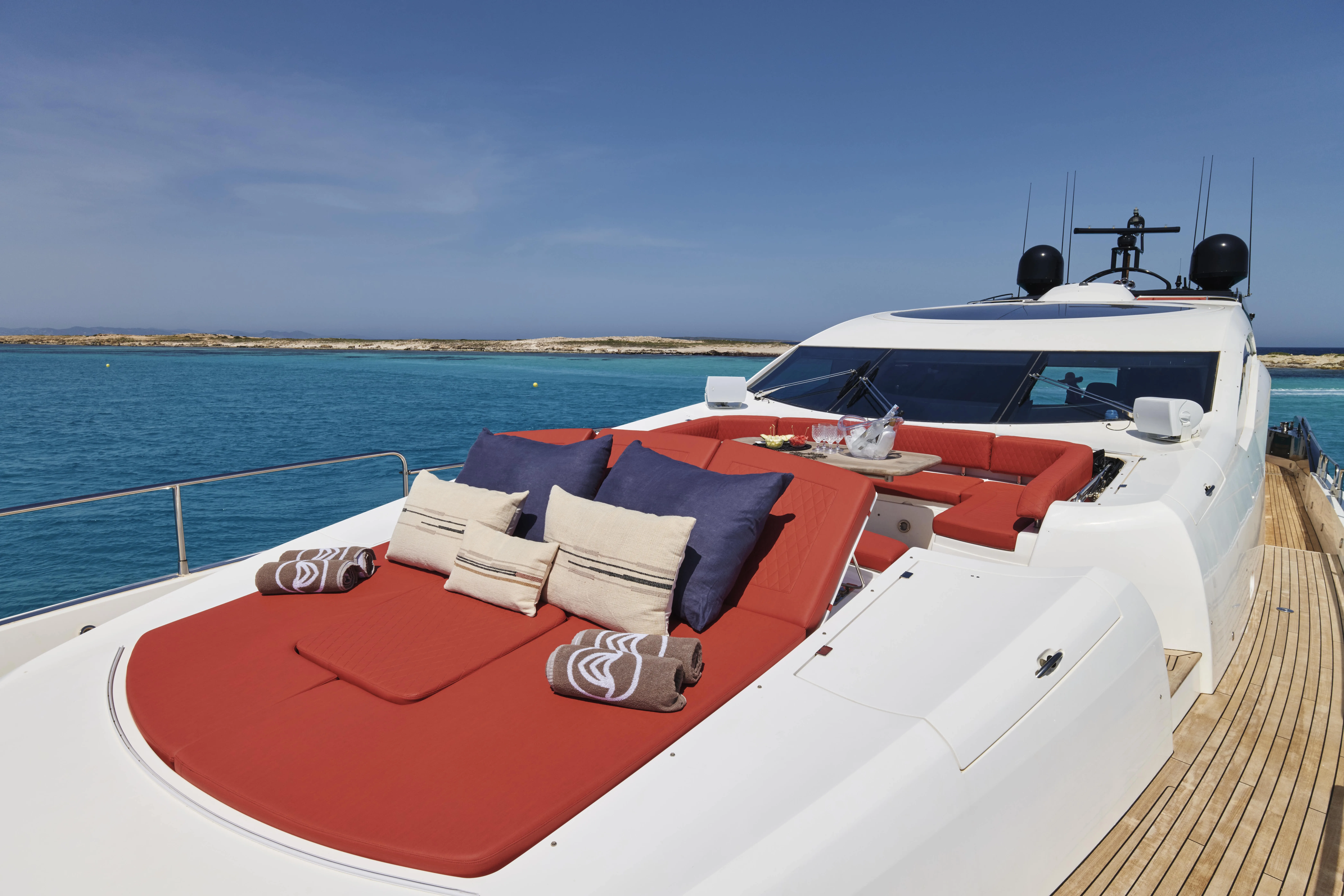 92 Predator "UM7" — Marina Ibiza
