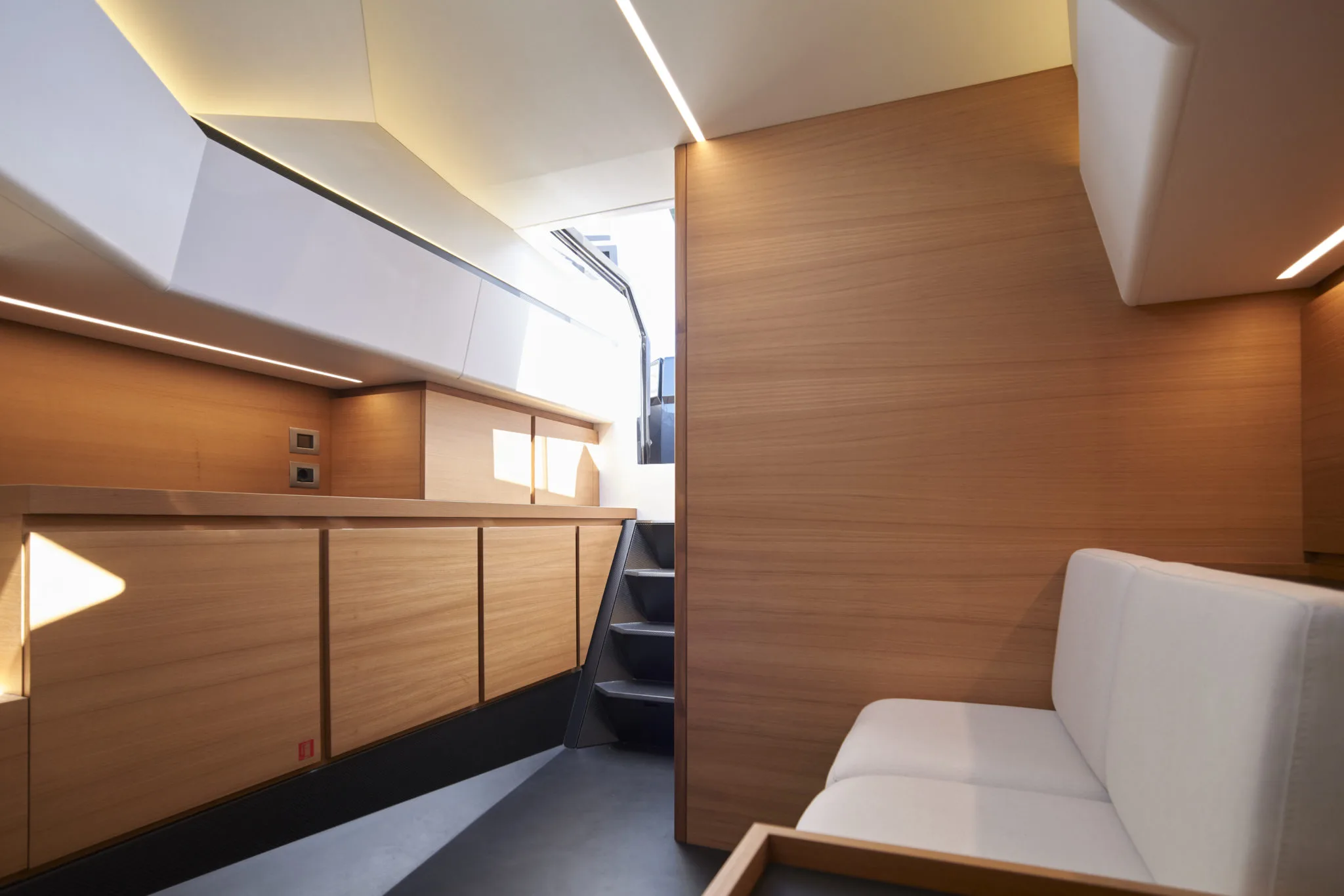 48 Wally Tender "Jemima" — image 9