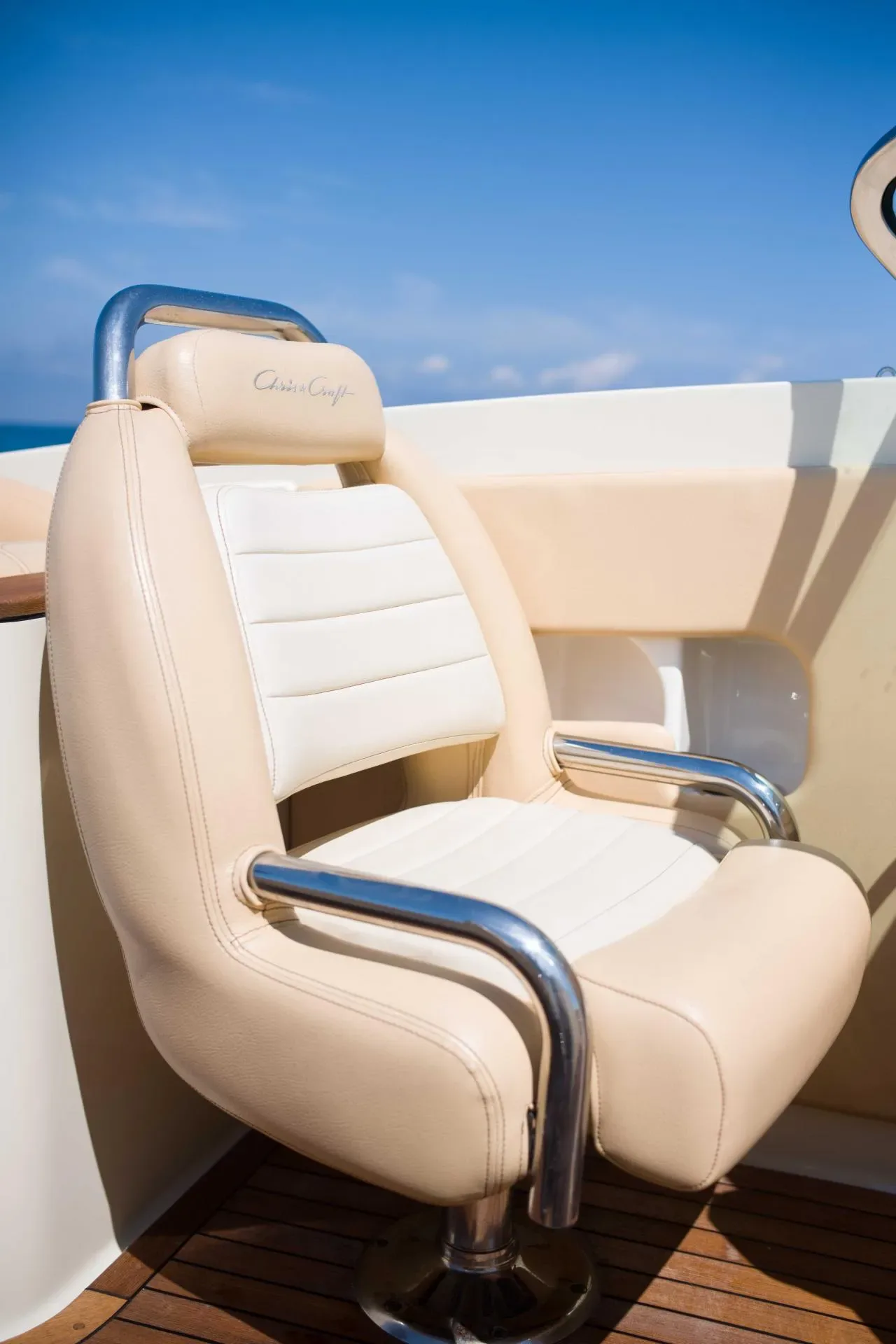 28 CHRIS CRAFT "007" — image 11
