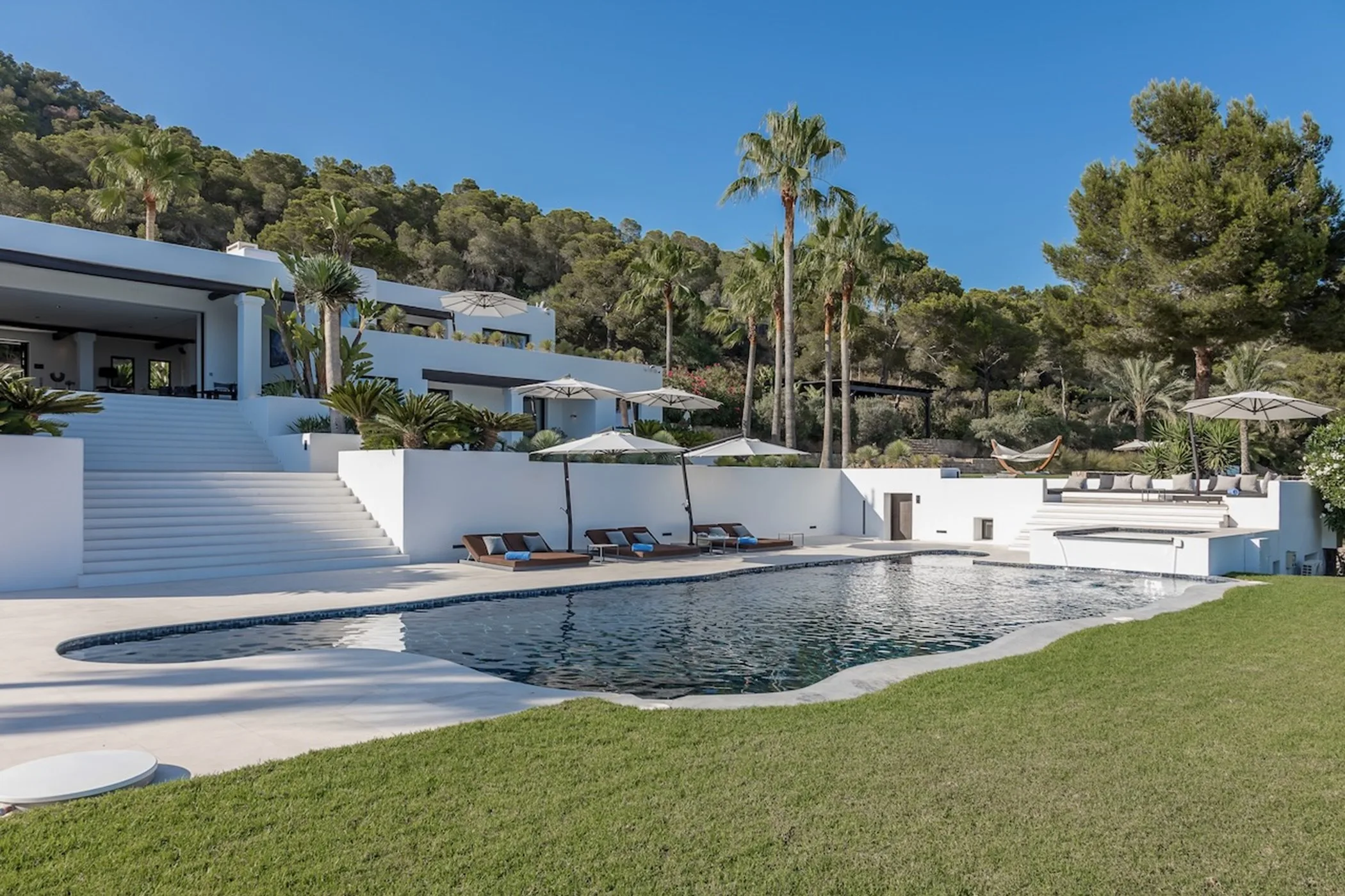 Can Nemo — luxury villa in Cap Martinet