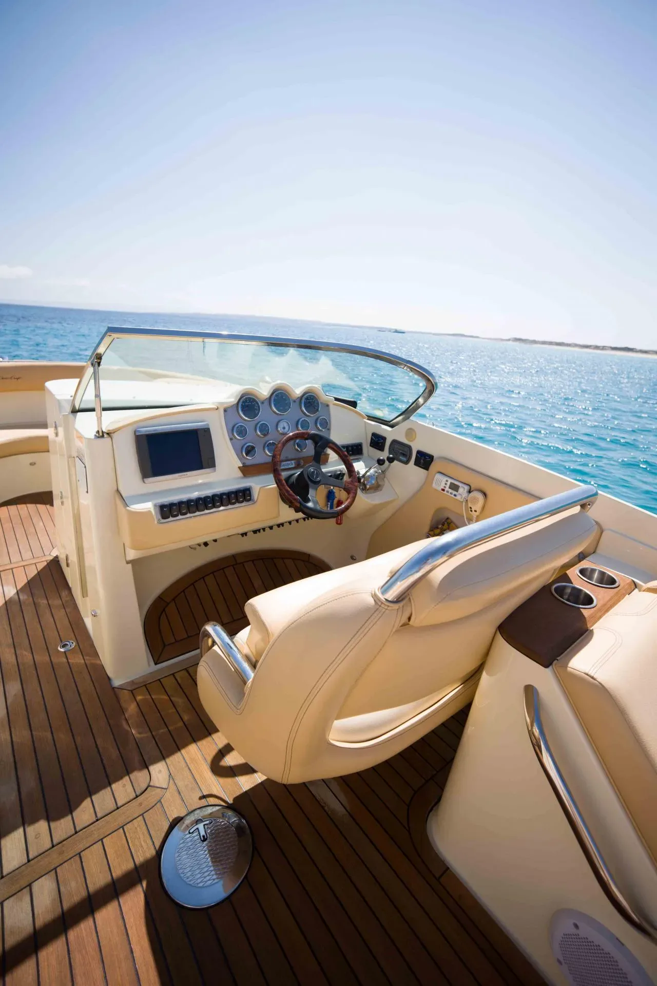 28 CHRIS CRAFT "007" — Ibiza