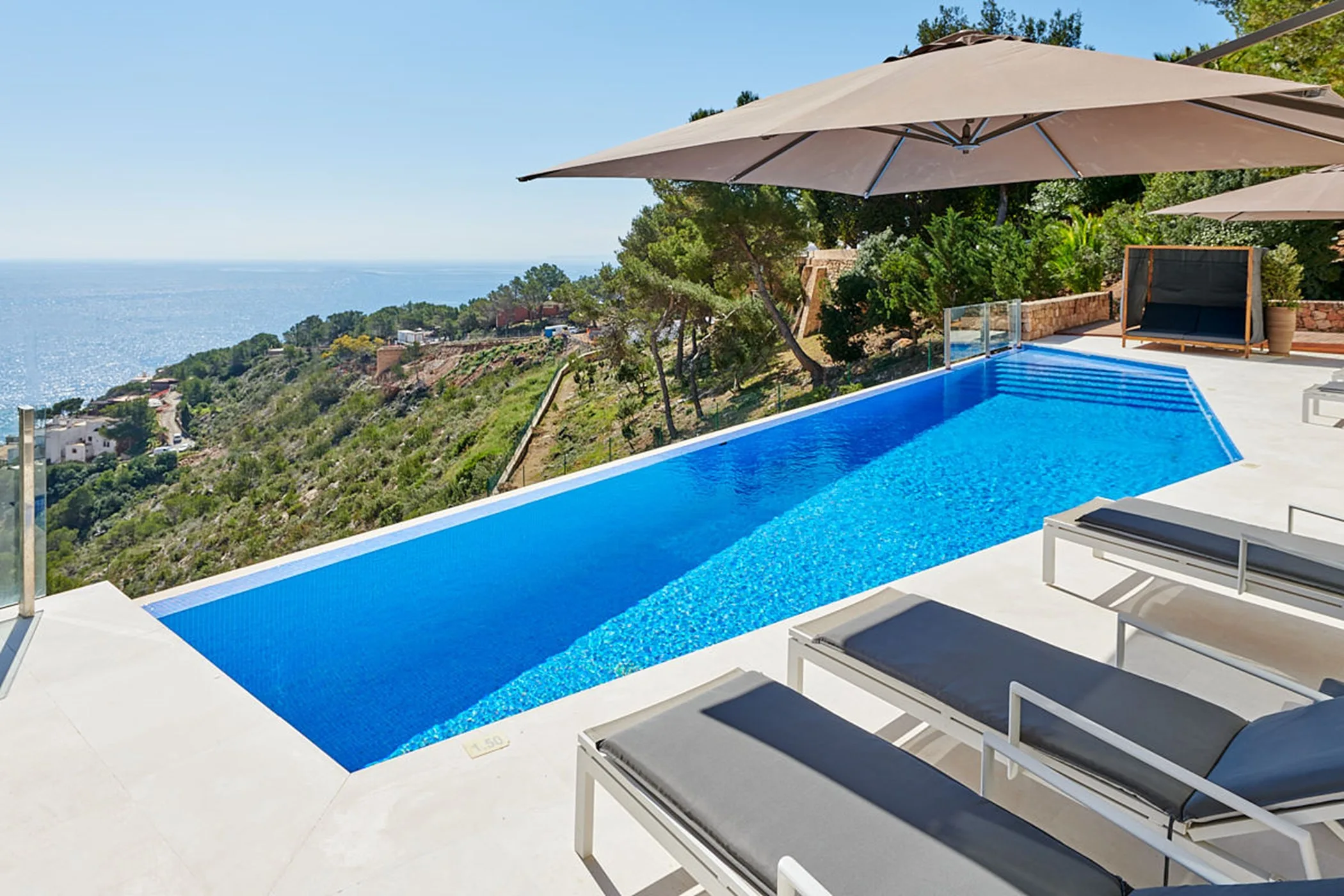 Villa London — roca-llisa