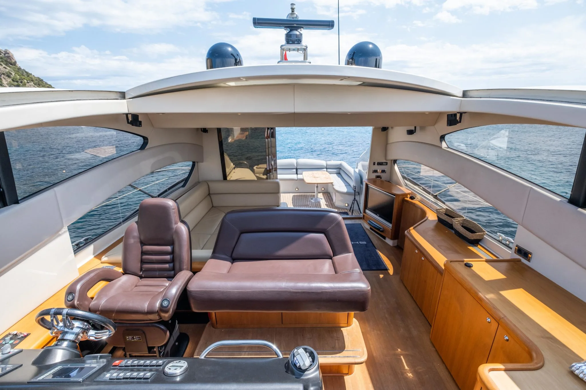 62 Sunseeker Predator "Shadow" — image 7