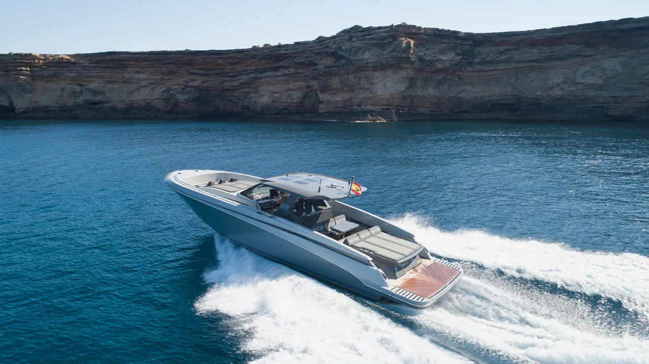 49 Canados "Grand" — Ibiza Town