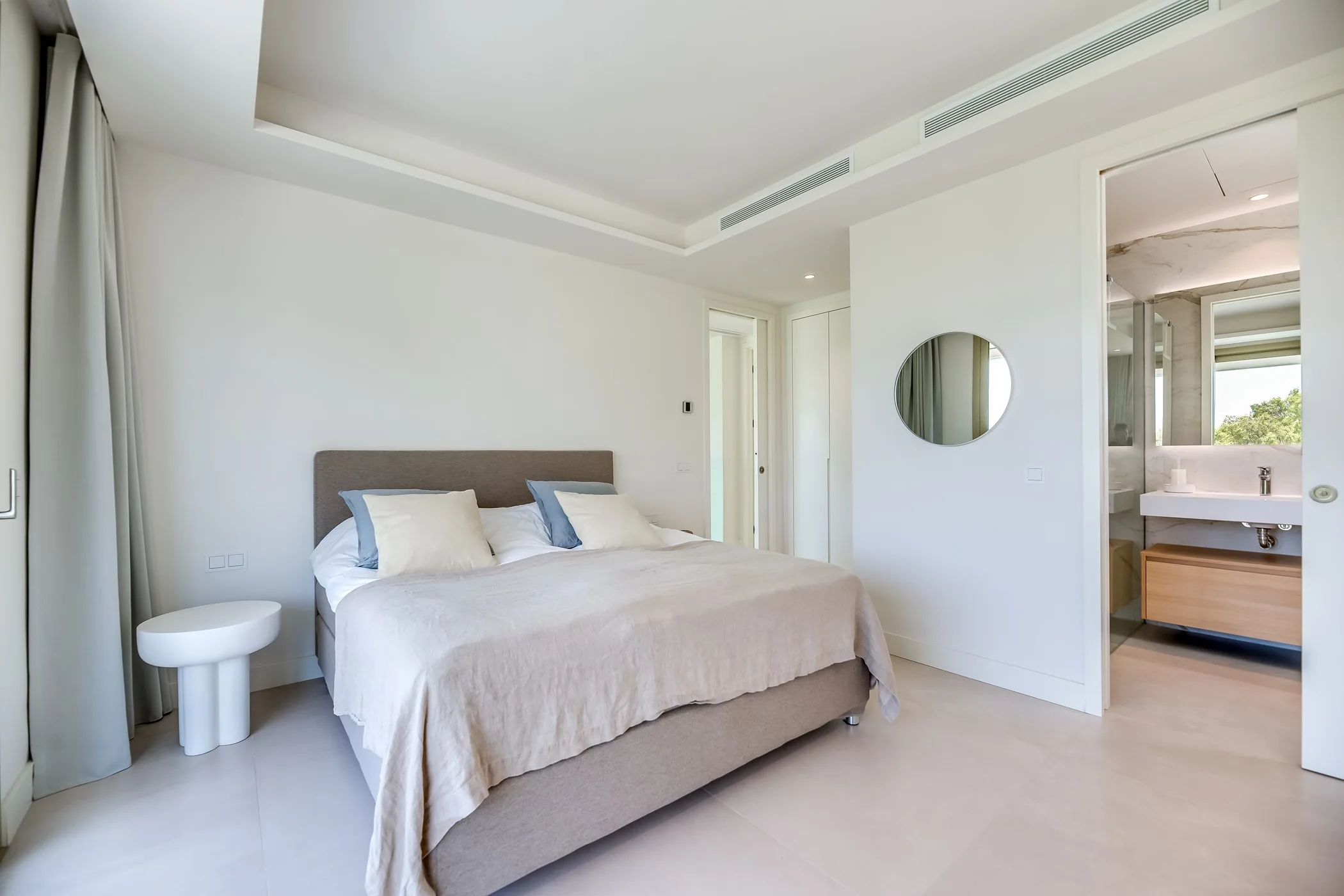 The Golden Penthouse — image 40
