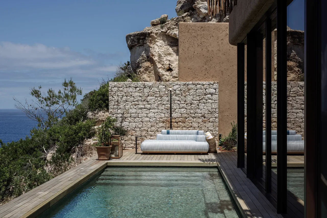 The Cliffhanger Five Mansion — image 7