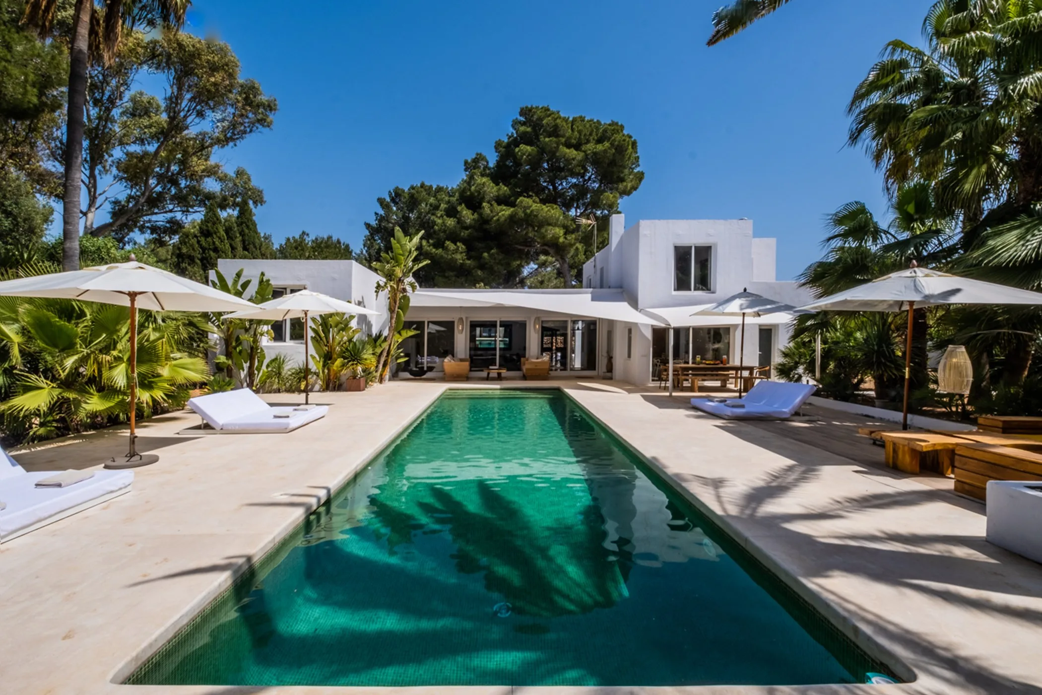 Villa Zola — roca-llisa