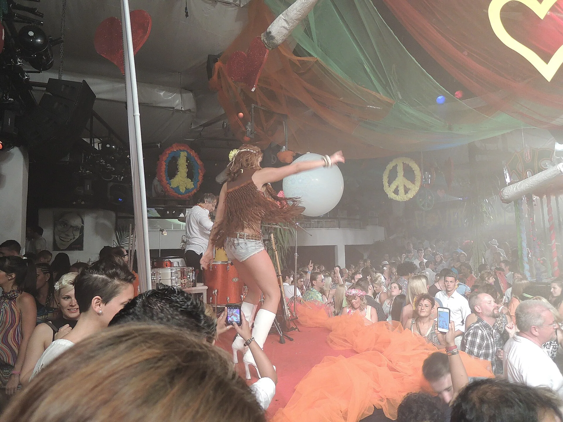 BLOND:ISH presents Abracadabra