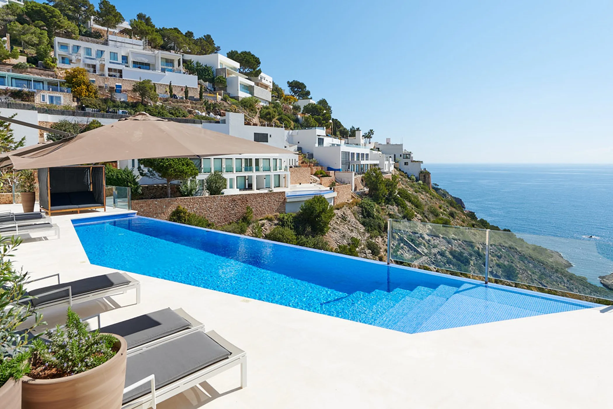Villa London — roca-llisa