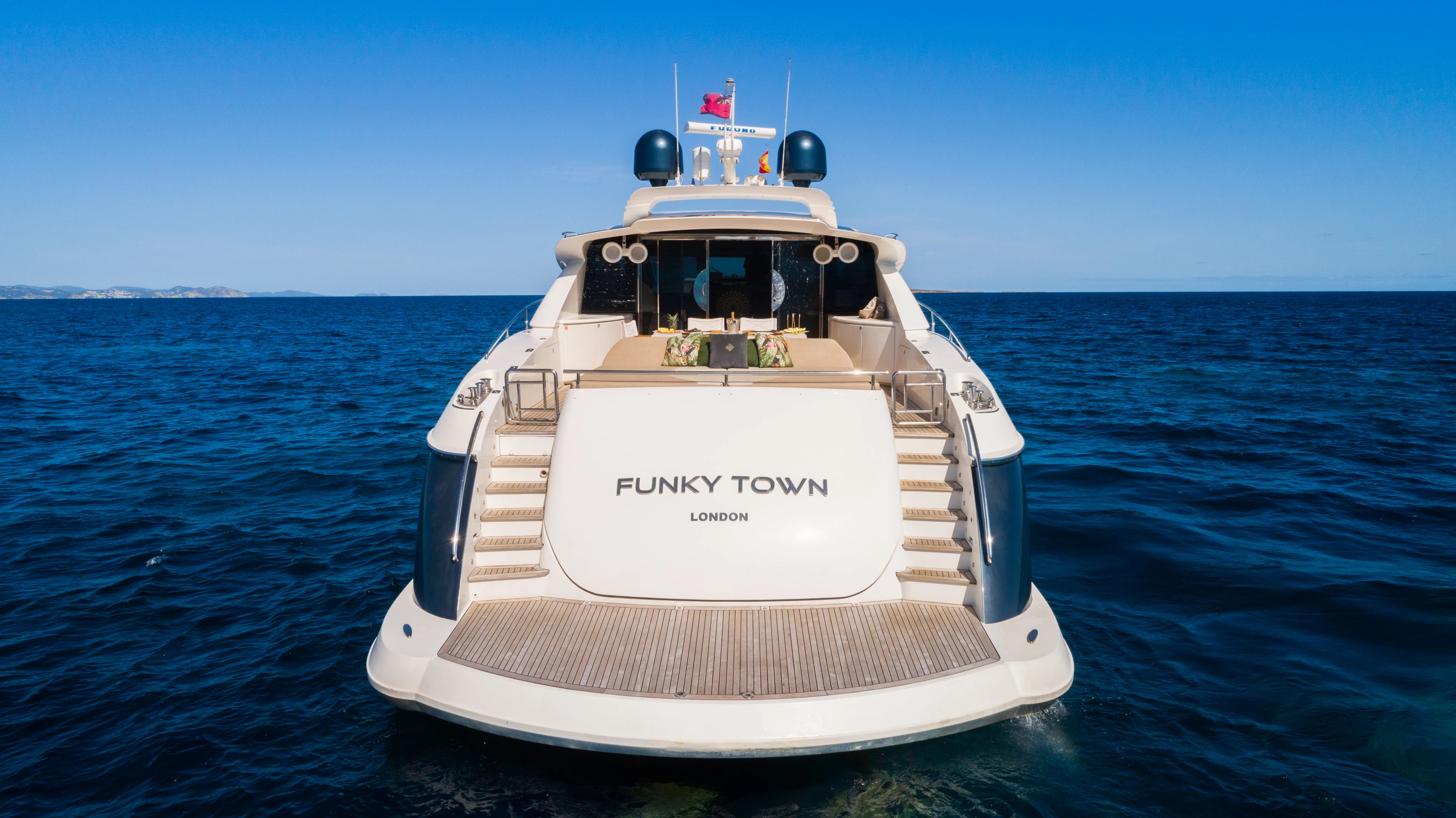 90 CANADOS "Funky Town" — Ibiza Marina Botafoc