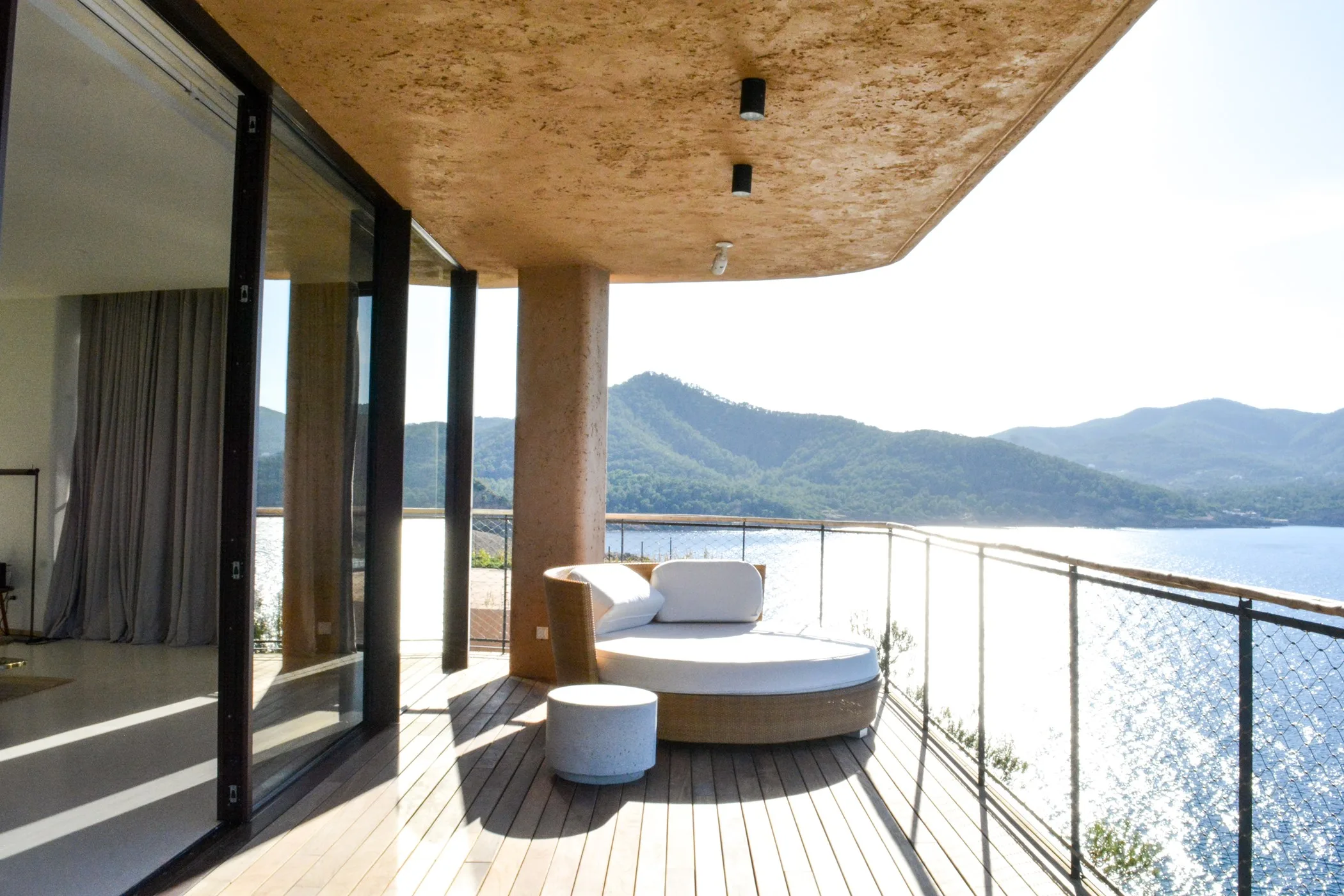 The Cliffhanger Five Mansion — image 15