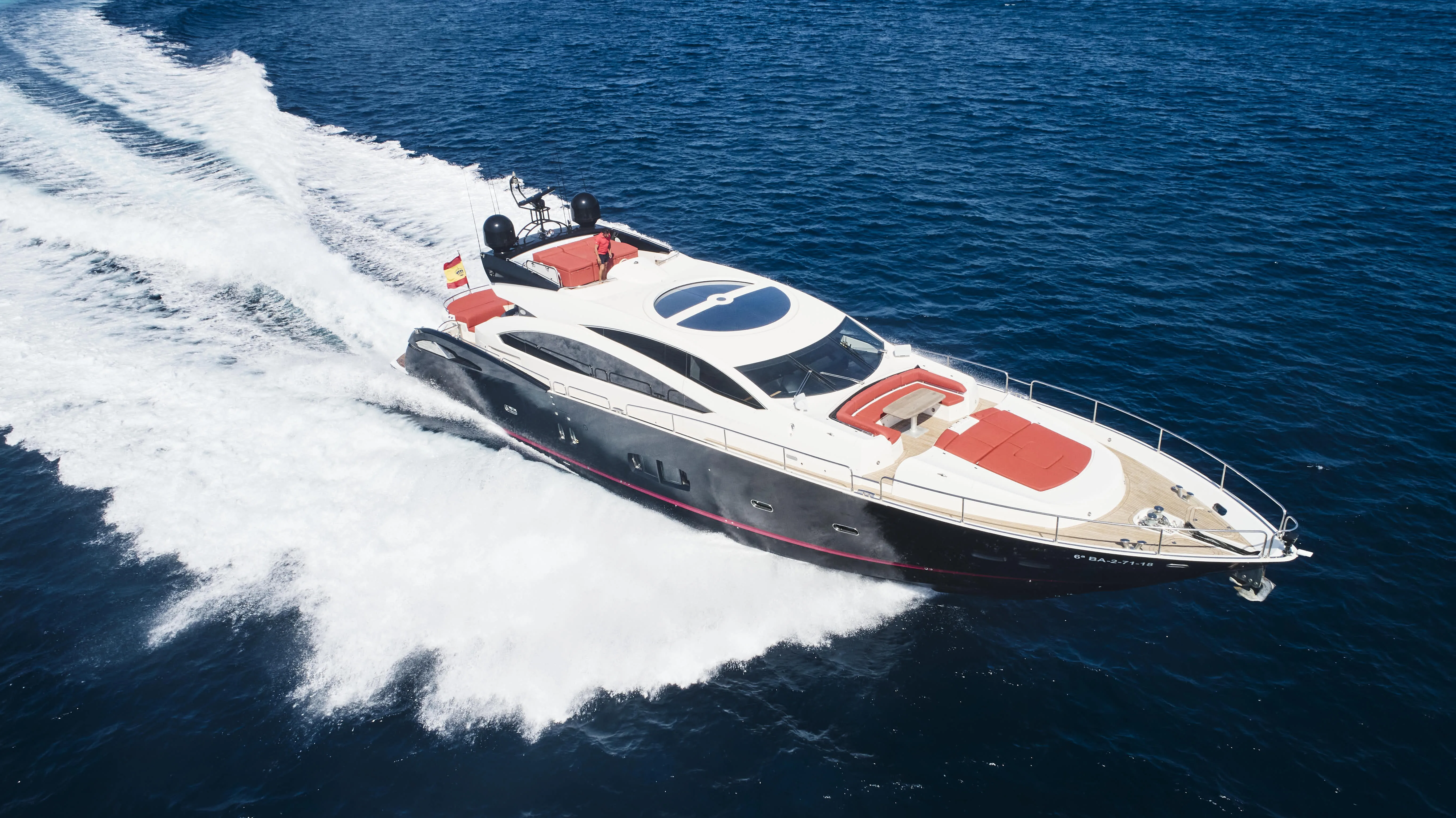 92 Predator "UM7" — Marina Ibiza