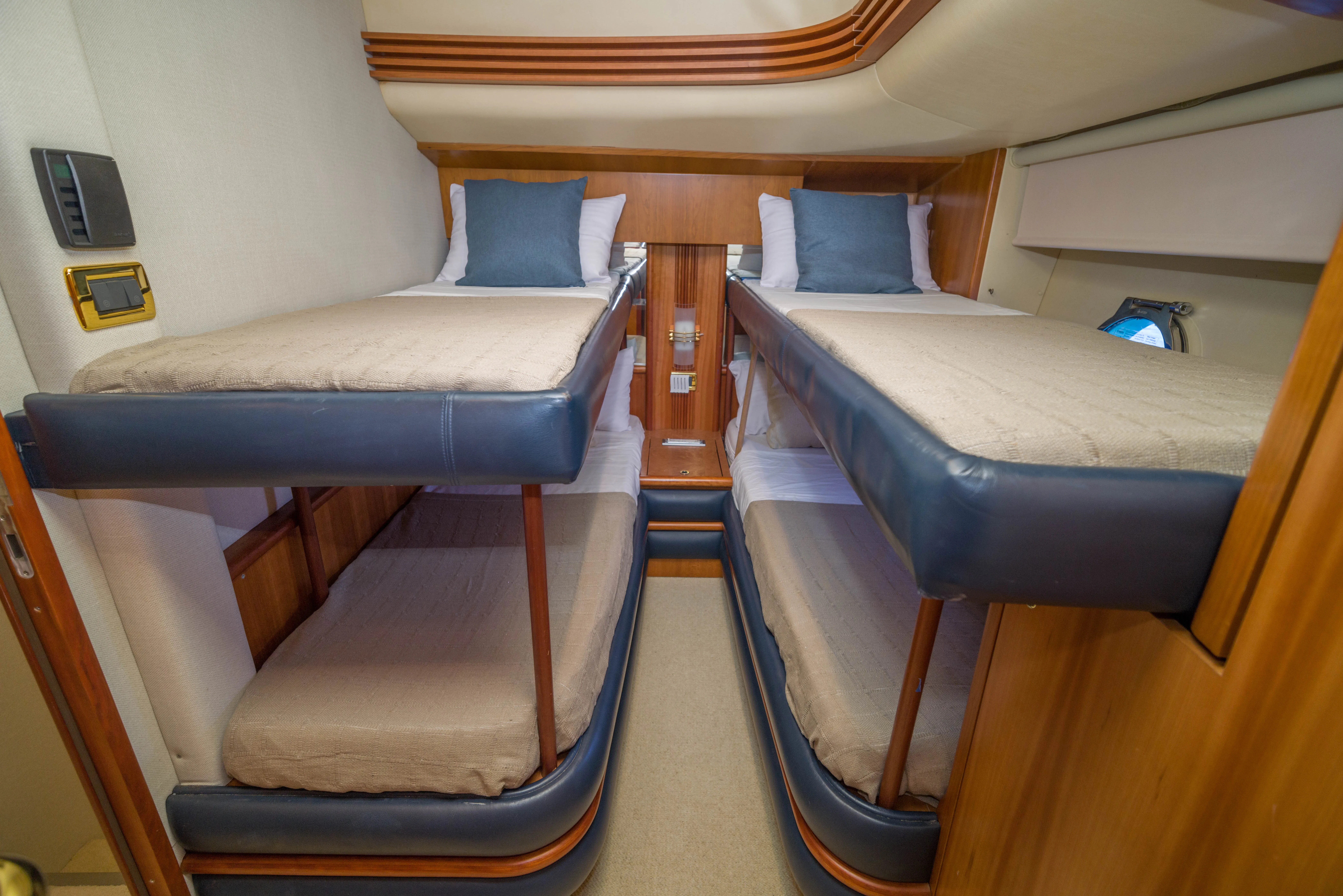 68 AZIMUT 68E "Foundation" — Ibiza
