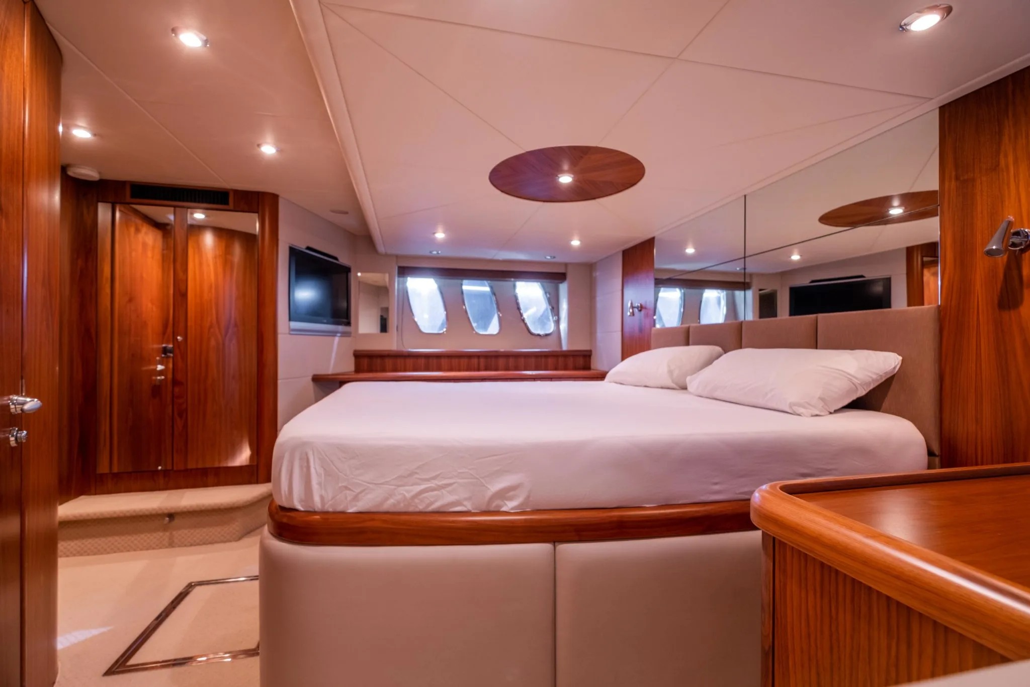 62 Sunseeker Predator "Shadow" — image 10
