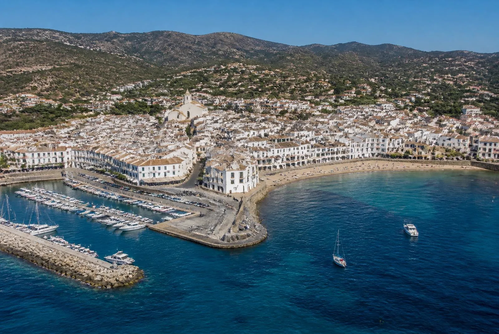 Towns, Resorts and Villages: Where to Base Yourself
