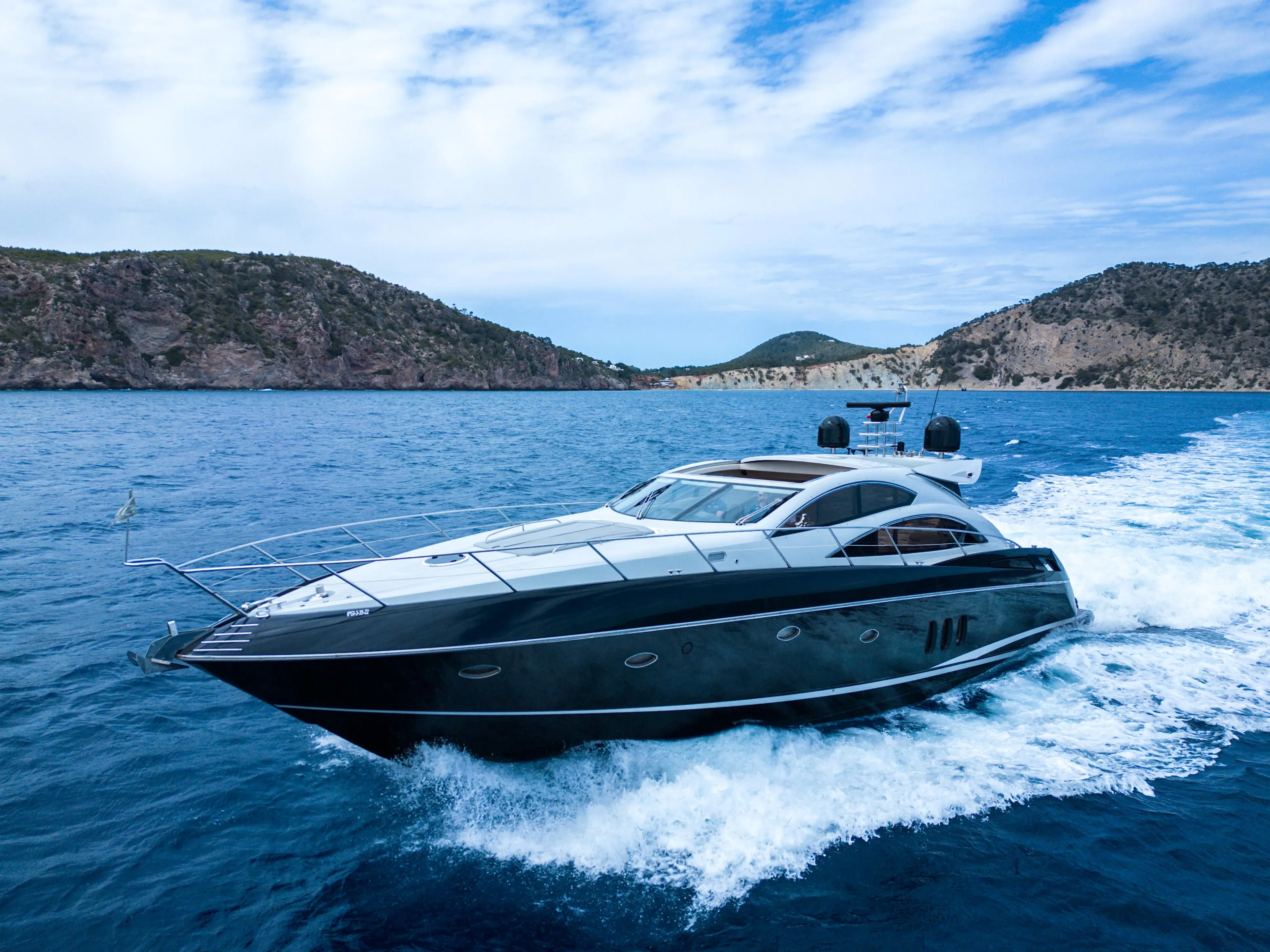 62 Sunseeker Predator "Shadow" — Ibiza Marina Botafoch